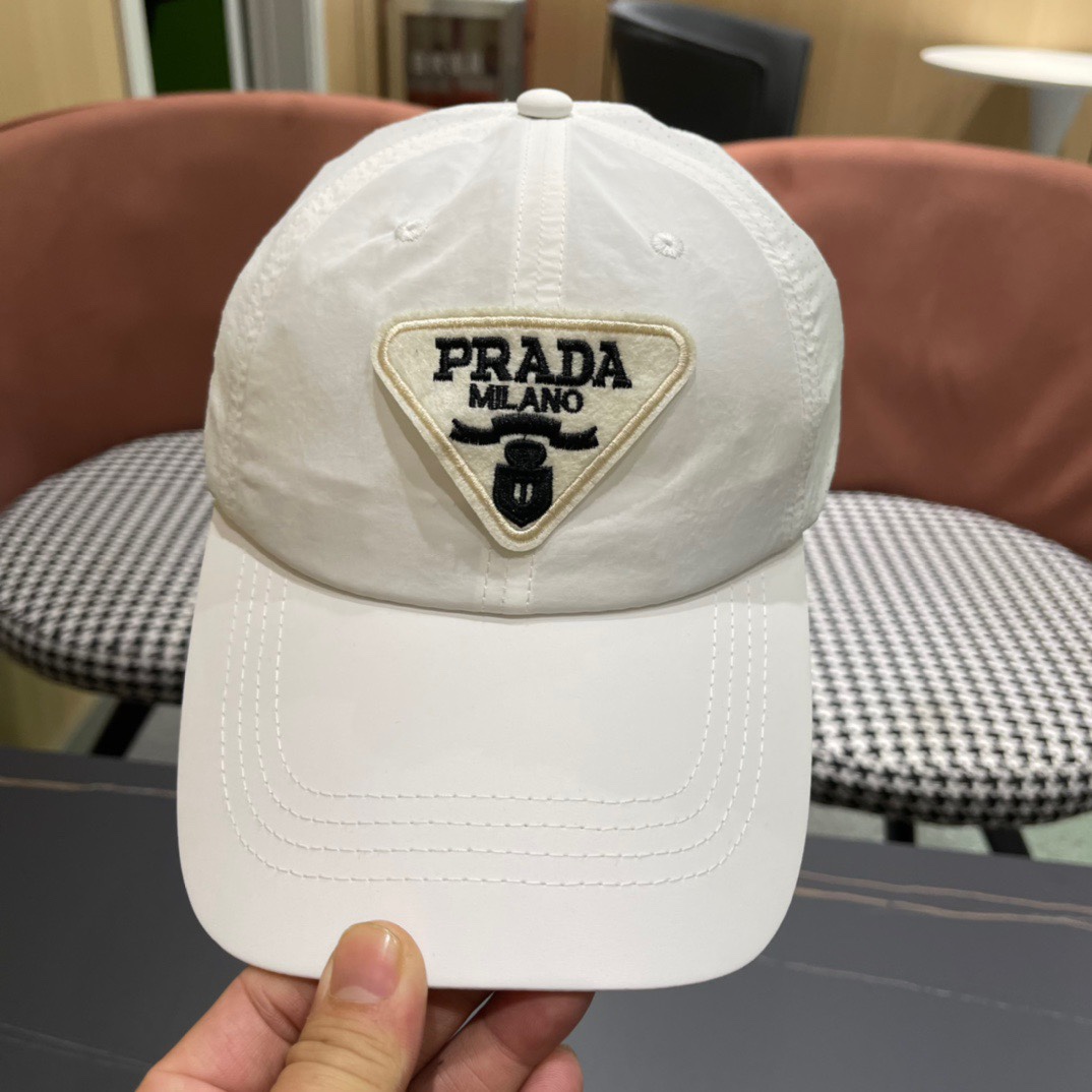 Prada普拉达 早春新款超薄透气款棒球帽，经典款男女通用