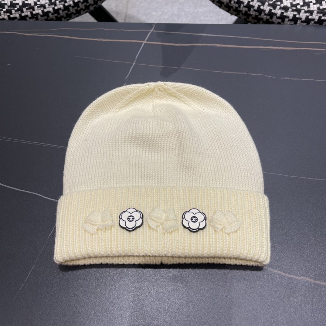 Gorro de punto de moda de Chanel para otoño e invierno, muy suave y cómodo al tacto.