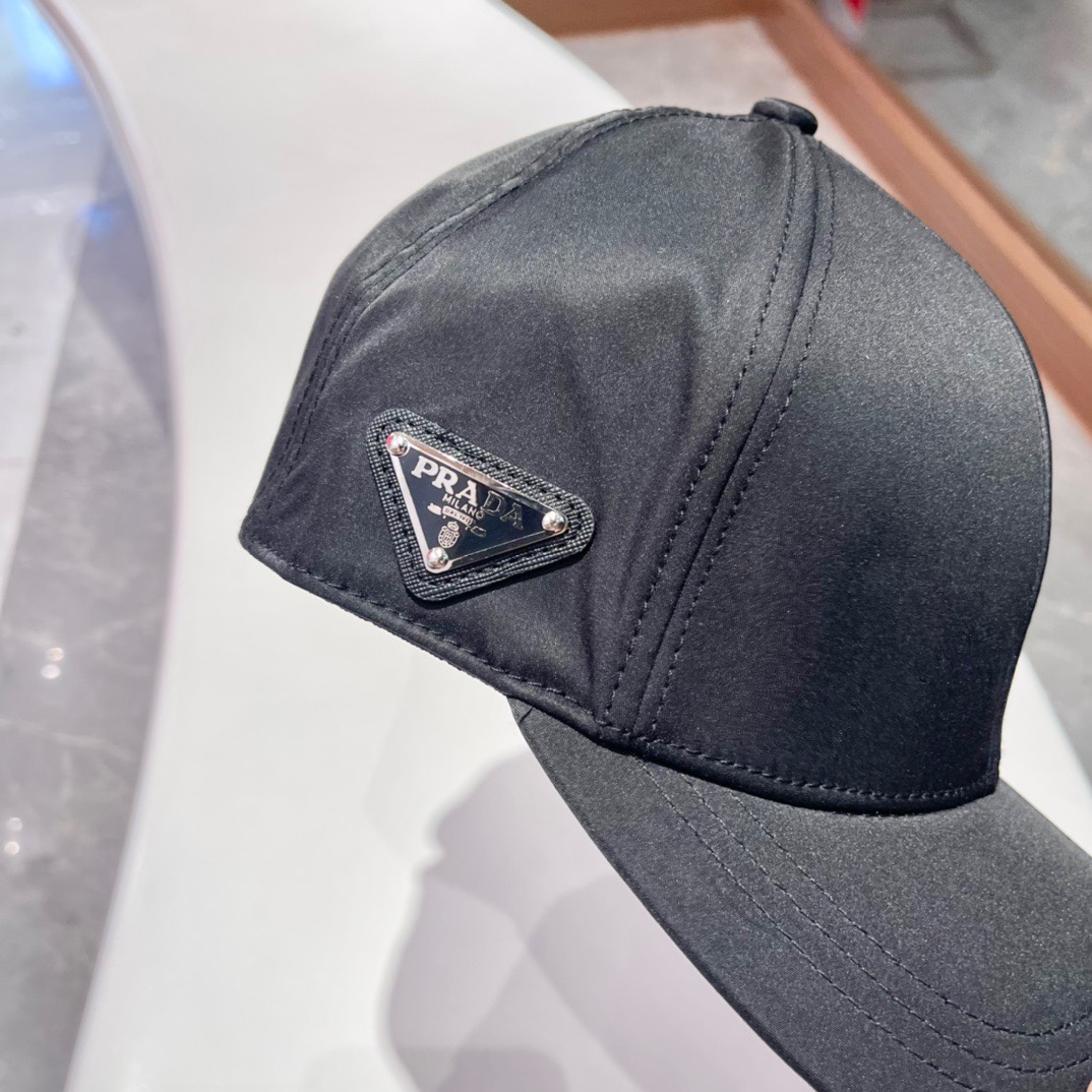  【普拉达】春夏新款大牌棒球帽，新款出货，大牌款超好搭配，赶紧入手！