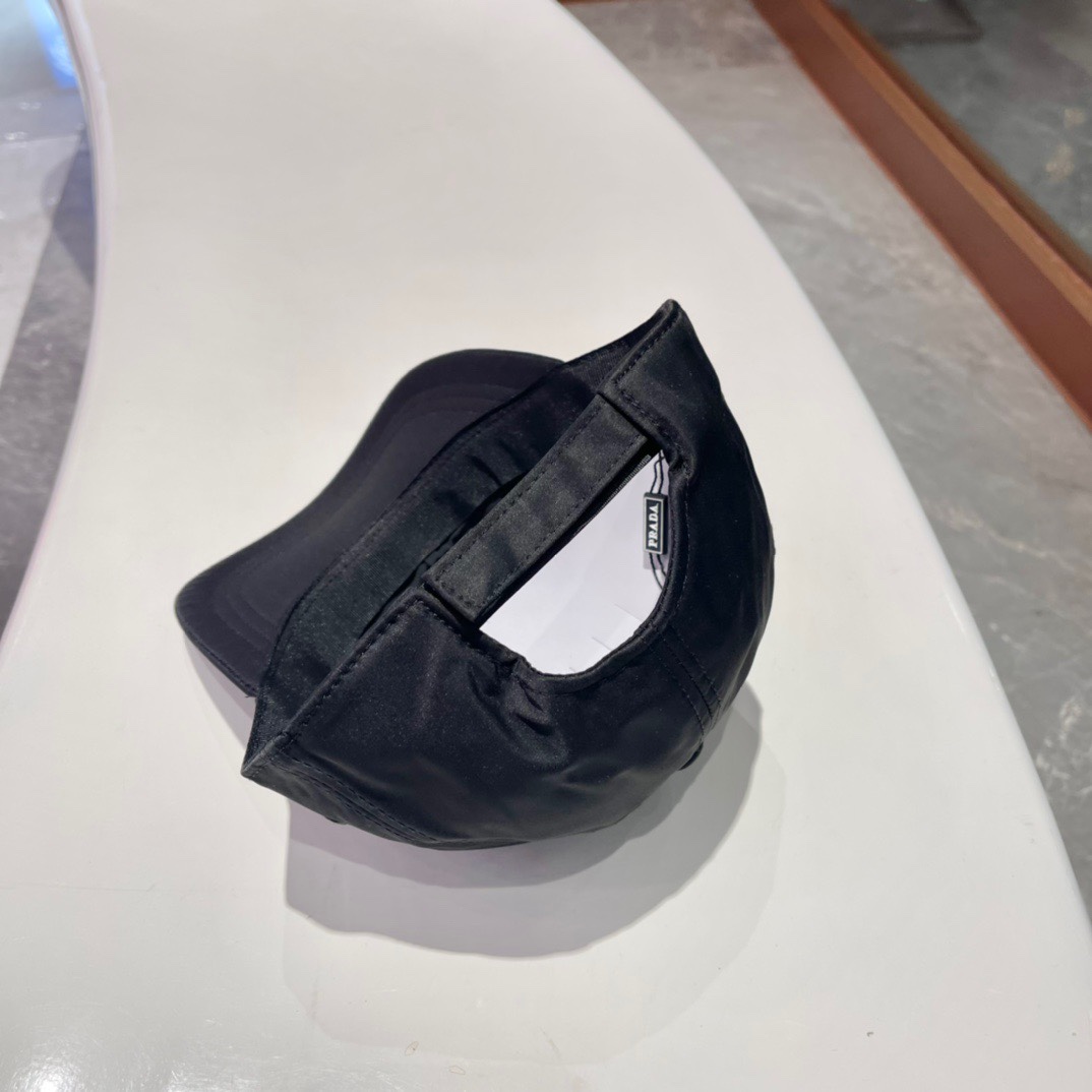  【普拉达】春夏新款大牌棒球帽，新款出货，大牌款超好搭配，赶紧入手！