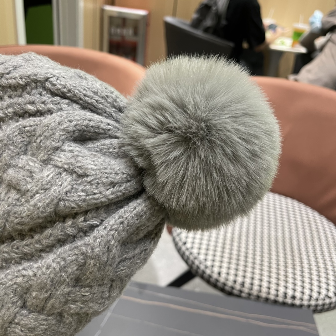 【MONCLER蒙口】2024秋冬针织毛线保暖护耳帽，毛绒材质，非常百搭