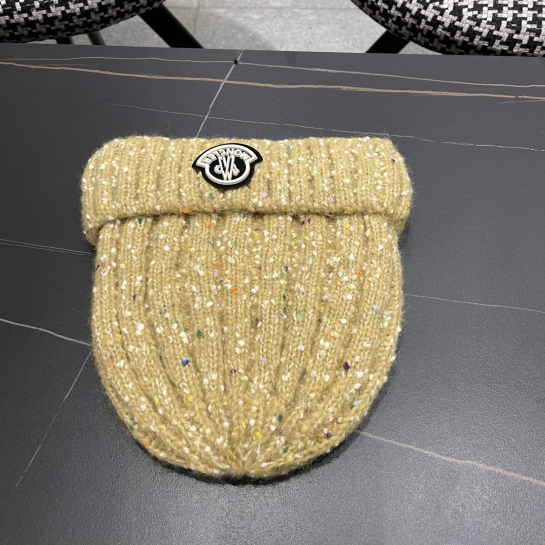 MONCLER蒙口简约纯色卷边麻花造型防寒保暖针织帽男女休闲护耳包头毛线帽