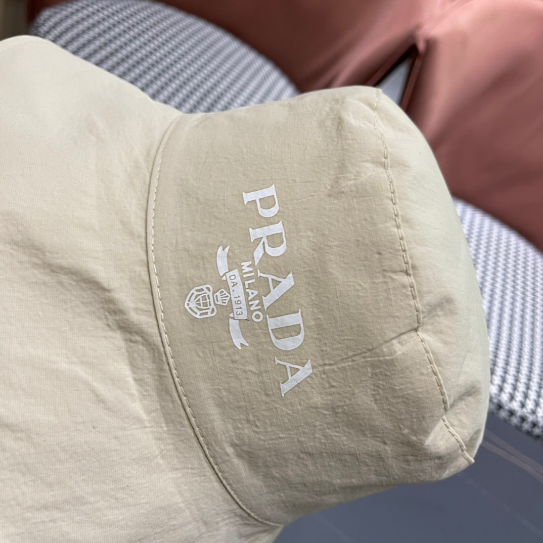 【PRADA普拉达】2024新款渔夫帽，超好搭配，正反面都可以带，出街度假首选