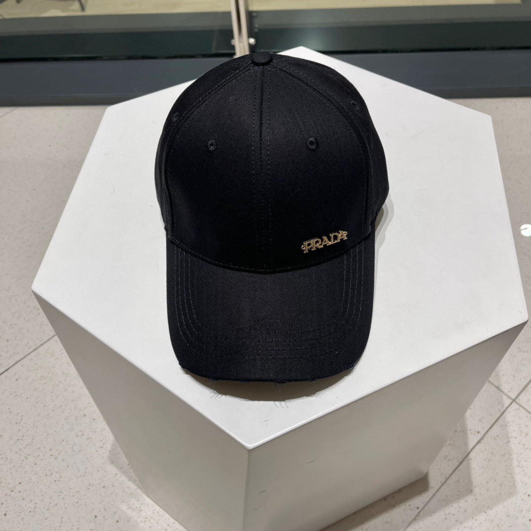  PRADA 普拉达 新品棒球帽 代购版本！时尚潮流，高端做工！非一般的品质，细节看实拍哦
