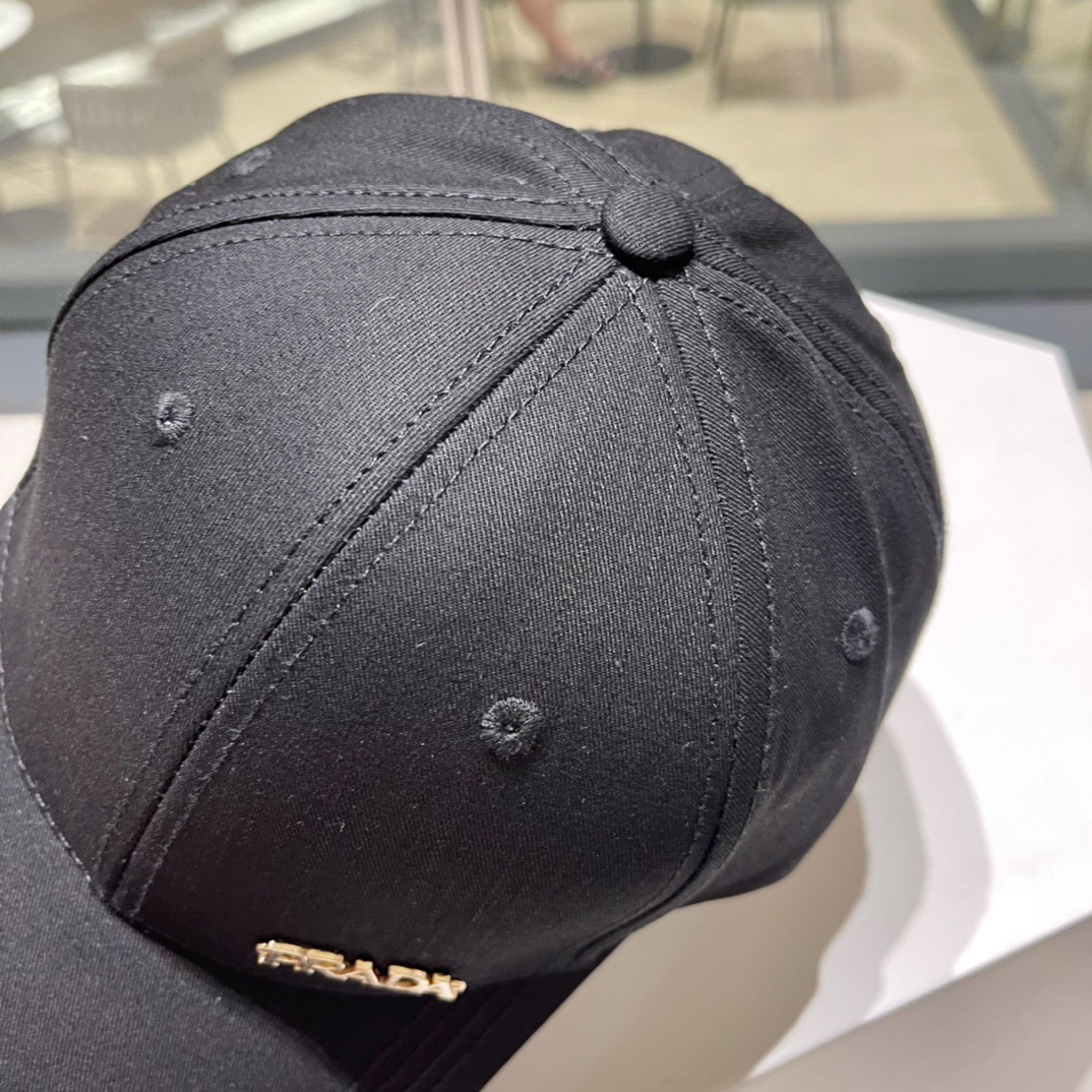  PRADA 普拉达 新品棒球帽 代购版本！时尚潮流，高端做工！非一般的品质，细节看实拍哦