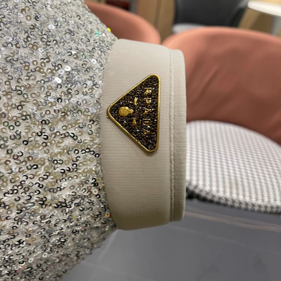  Prada普拉达2024春夏新款带钻空顶帽缎面包边空顶，细辫遮阳率99%，高颜值