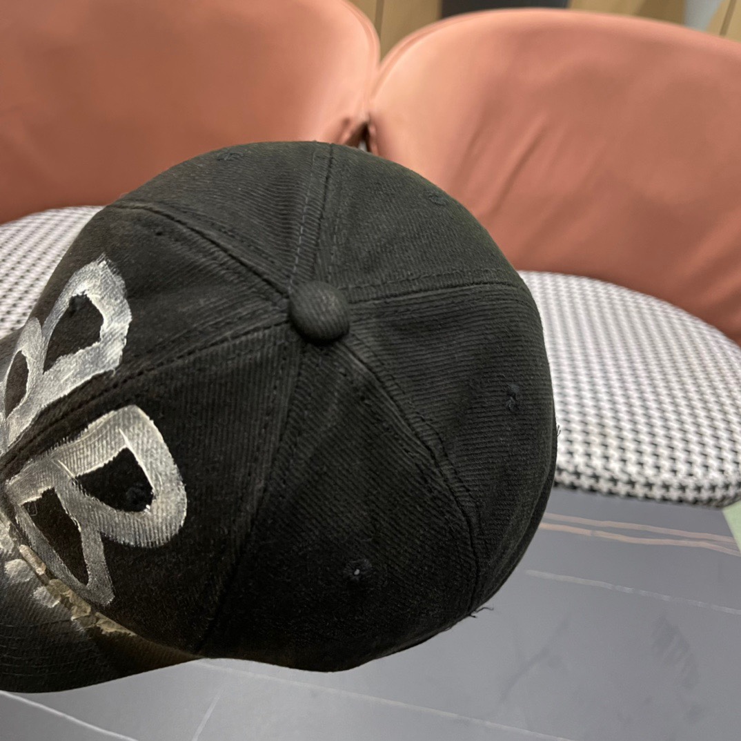  新款BALENCIAGA/巴黎世家鸭舌帽画画字母棒球帽，雅痞街头风，时尚男女妥妥驾驭！

