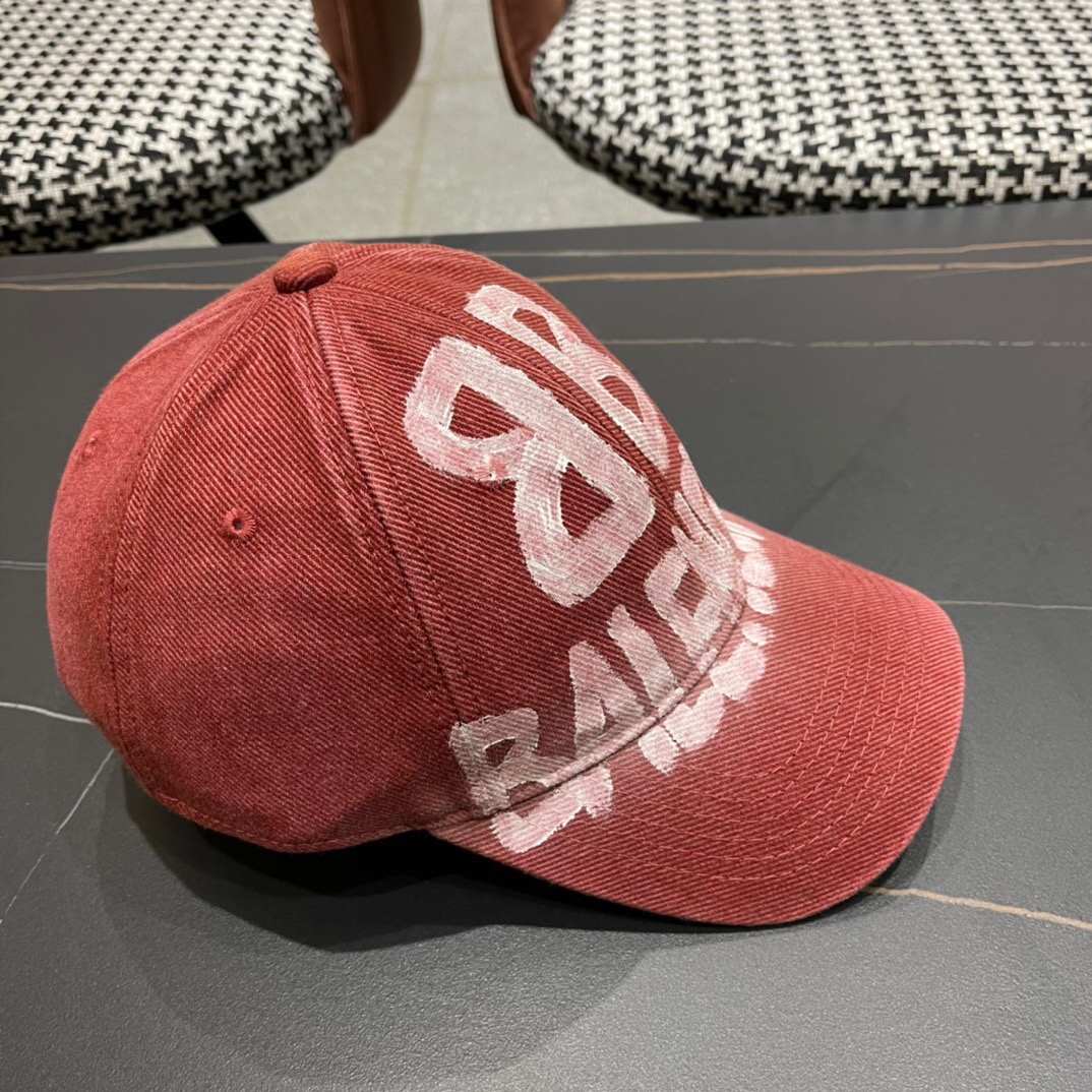  新款BALENCIAGA/巴黎世家鸭舌帽画画字母棒球帽，雅痞街头风，时尚男女妥妥驾驭！

