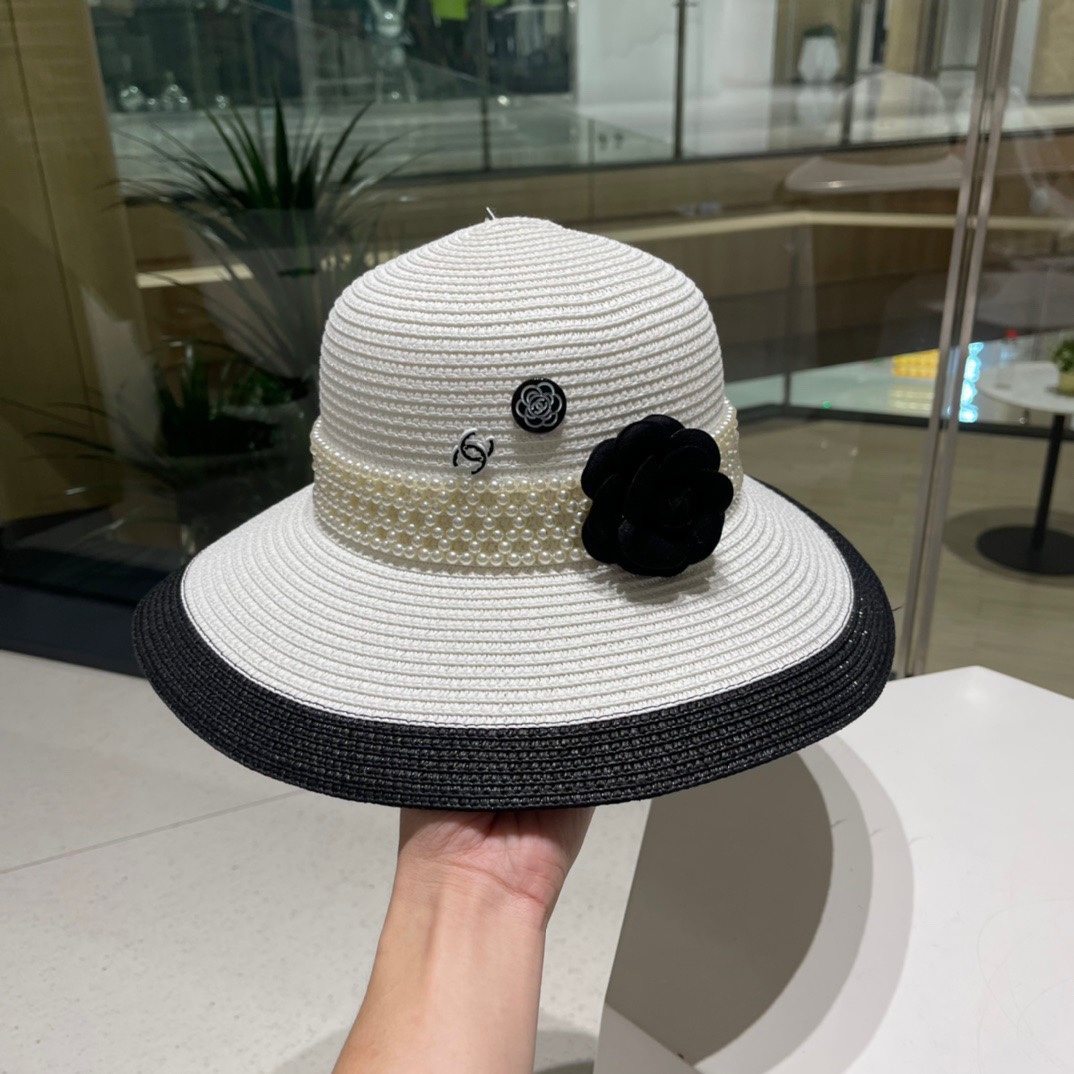 【Chanel香奈儿】新款山茶花拼色编织草帽，度假休闲必备，优雅大方的一款