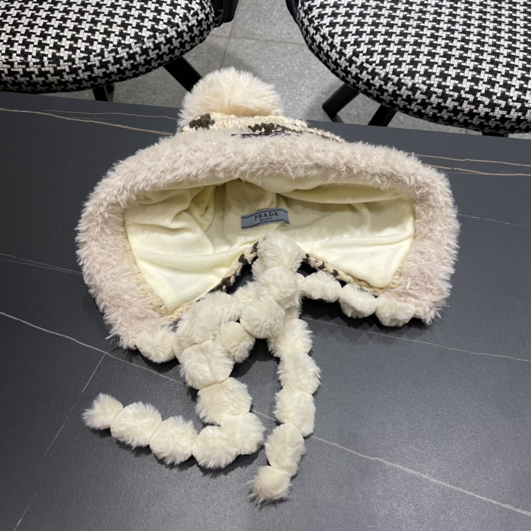 普拉达Prada🔱新款加绒加厚护耳雷锋帽，护耳帽，超火！细节做工都很精致，‼️经典款～超好搭配
