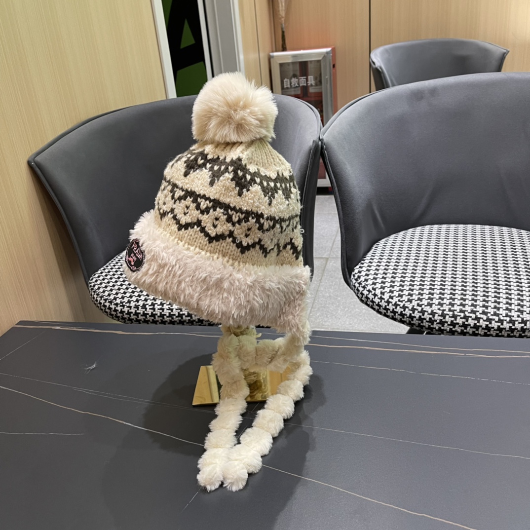 普拉达Prada🔱新款加绒加厚护耳雷锋帽，护耳帽，超火！细节做工都很精致，‼️经典款～超好搭配