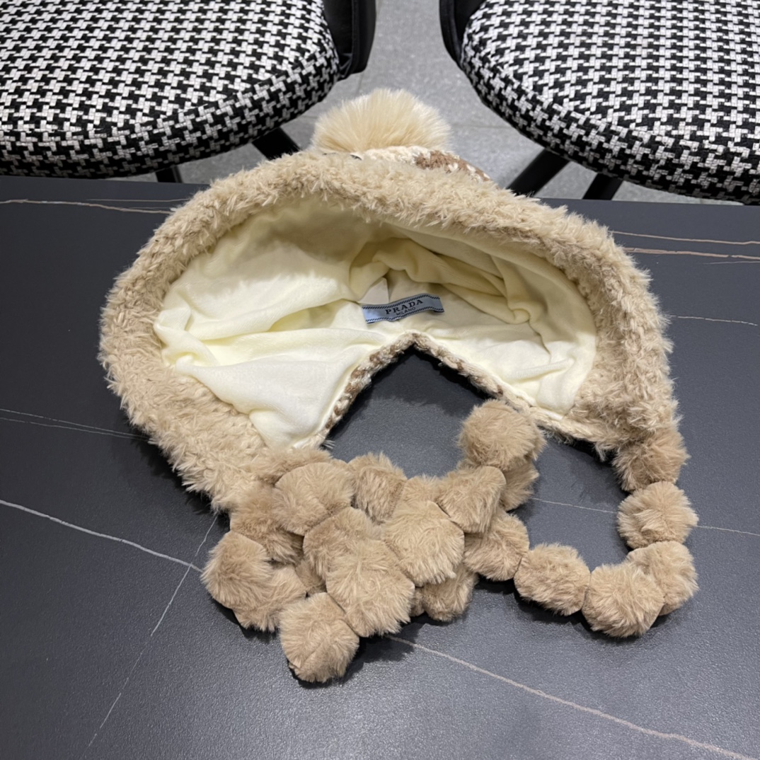 普拉达Prada🔱新款加绒加厚护耳雷锋帽，护耳帽，超火！细节做工都很精致，‼️经典款～超好搭配