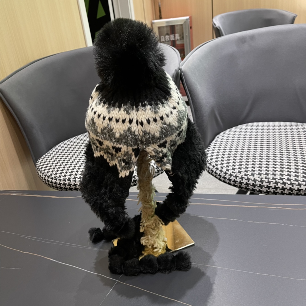 普拉达Prada🔱新款加绒加厚护耳雷锋帽，护耳帽，超火！细节做工都很精致，‼️经典款～超好搭配