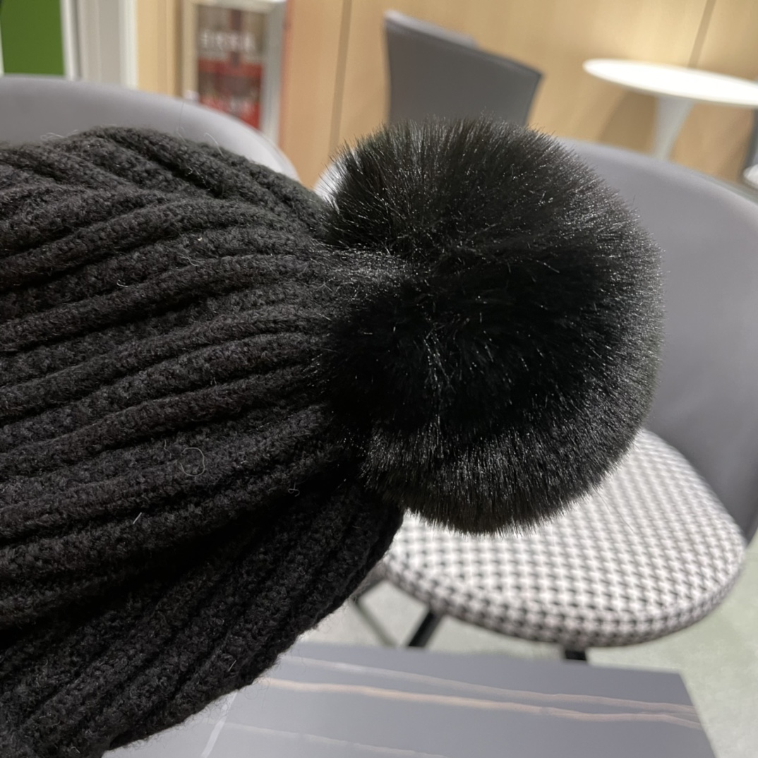  Chanel官网品质香奈儿秋冬网红时尚博主推荐款毛线帽，小红书爆款，手感超柔软舒适的针织线帽，弹性极佳