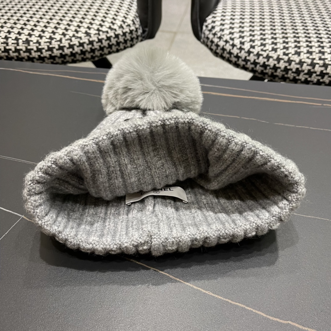  Chanel官网品质香奈儿秋冬网红时尚博主推荐款毛线帽，小红书爆款，手感超柔软舒适的针织线帽，弹性极佳