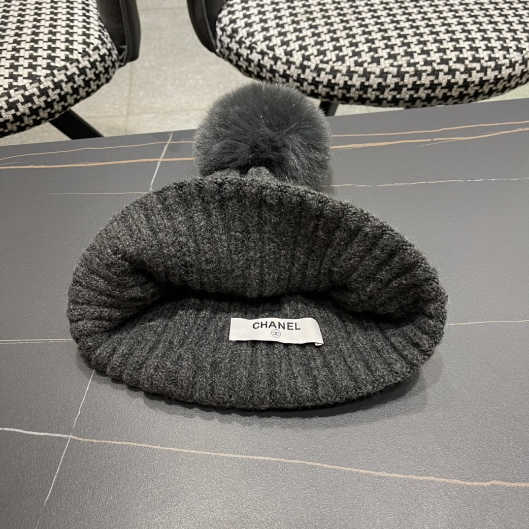  Chanel官网品质香奈儿秋冬网红时尚博主推荐款毛线帽，小红书爆款，手感超柔软舒适的针织线帽，弹性极佳