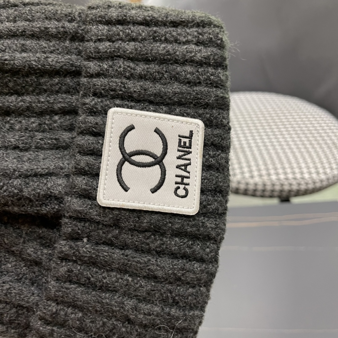  Chanel官网品质香奈儿秋冬网红时尚博主推荐款毛线帽，小红书爆款，手感超柔软舒适的针织线帽，弹性极佳