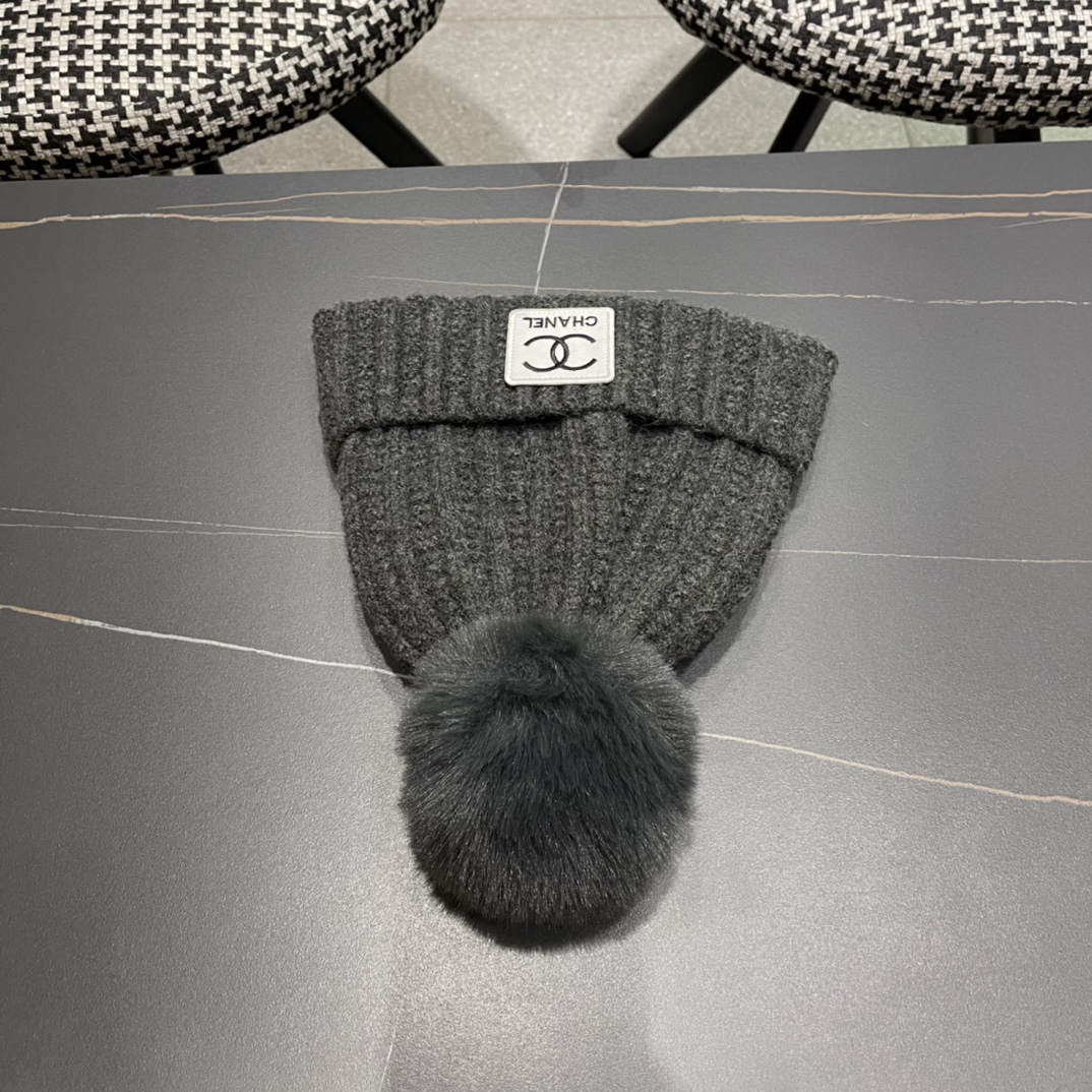  Chanel官网品质香奈儿秋冬网红时尚博主推荐款毛线帽，小红书爆款，手感超柔软舒适的针织线帽，弹性极佳