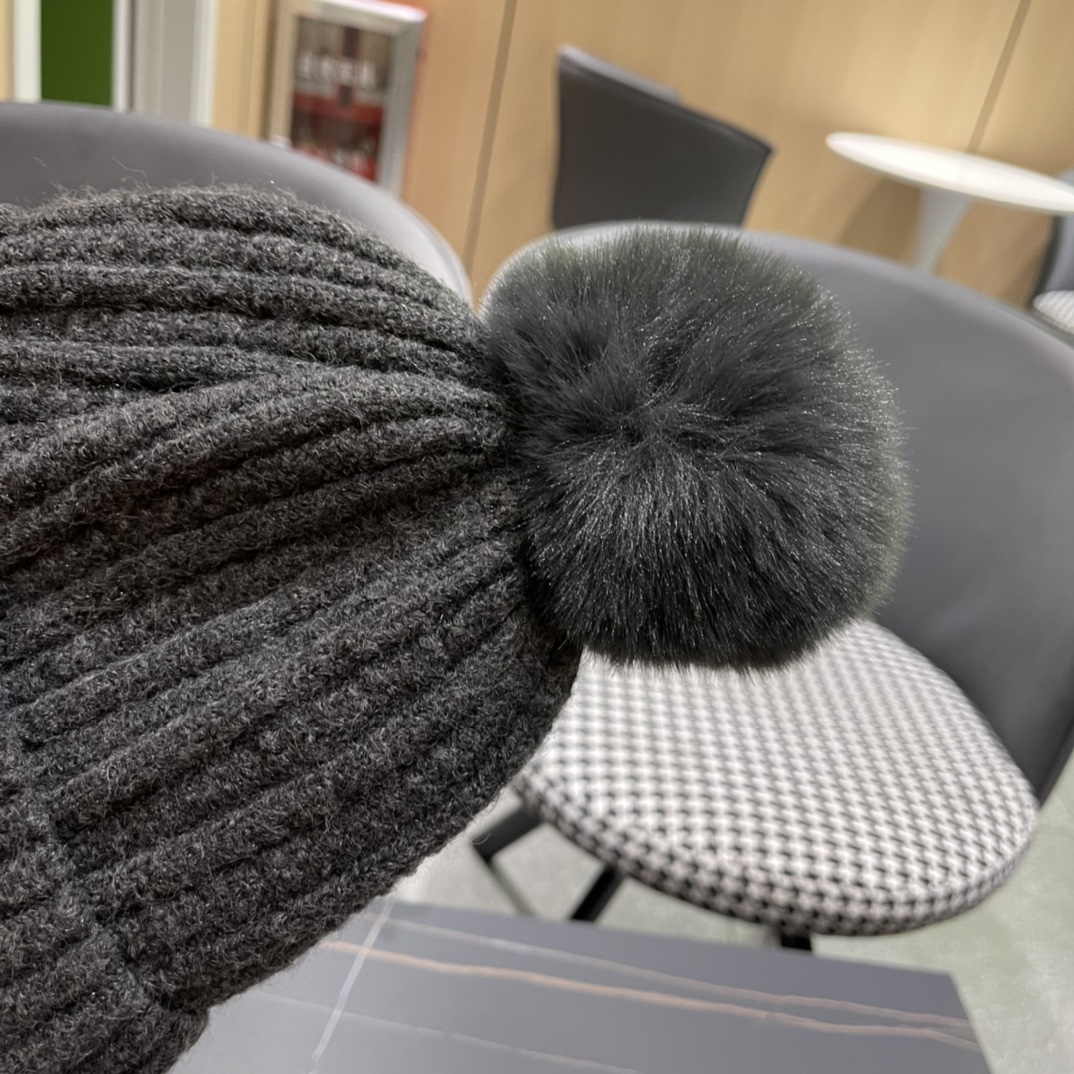  Chanel官网品质香奈儿秋冬网红时尚博主推荐款毛线帽，小红书爆款，手感超柔软舒适的针织线帽，弹性极佳