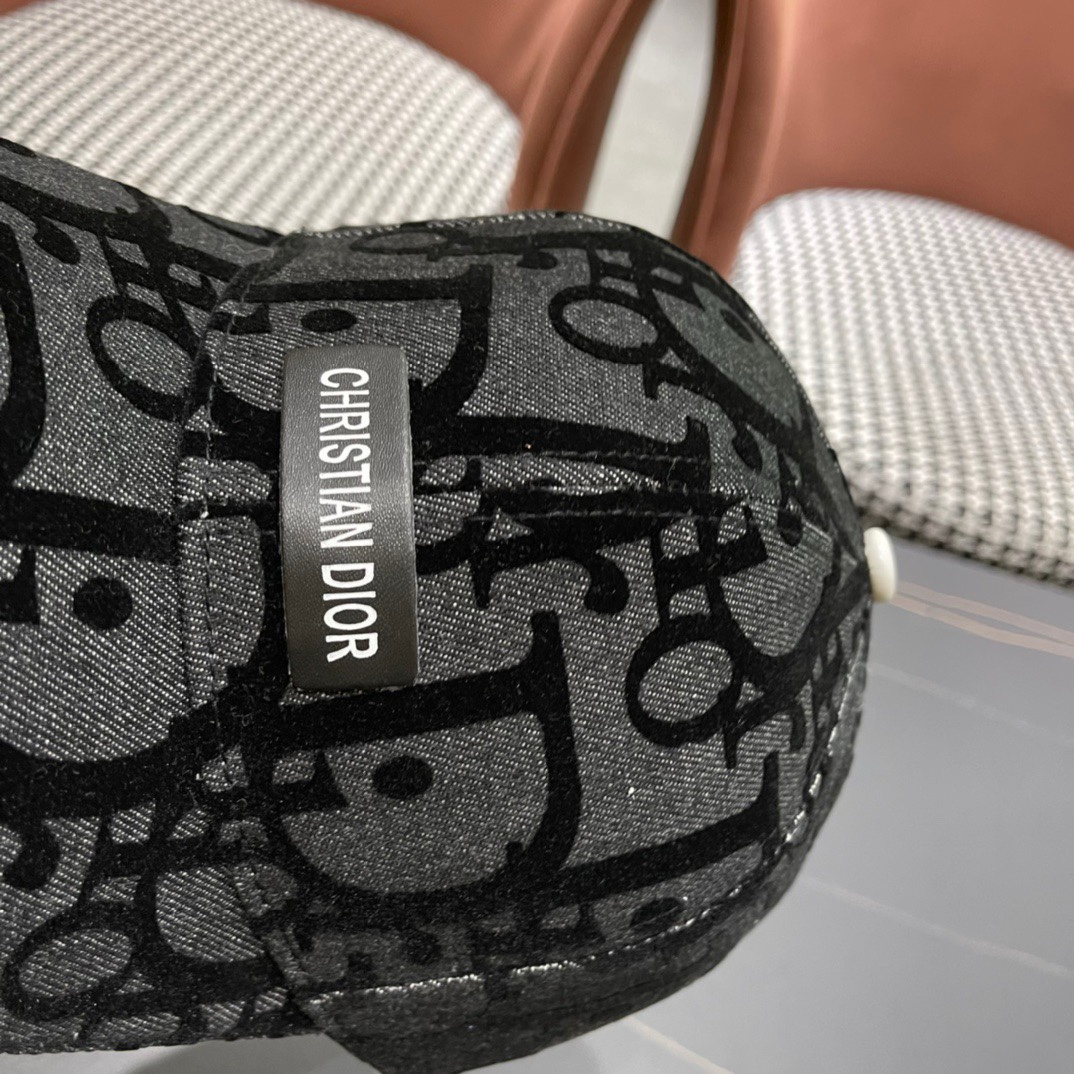  Dior迪奥2024新‮棒款‬球帽，鸭舌帽，原‮品单‬质，跑‮多量‬色