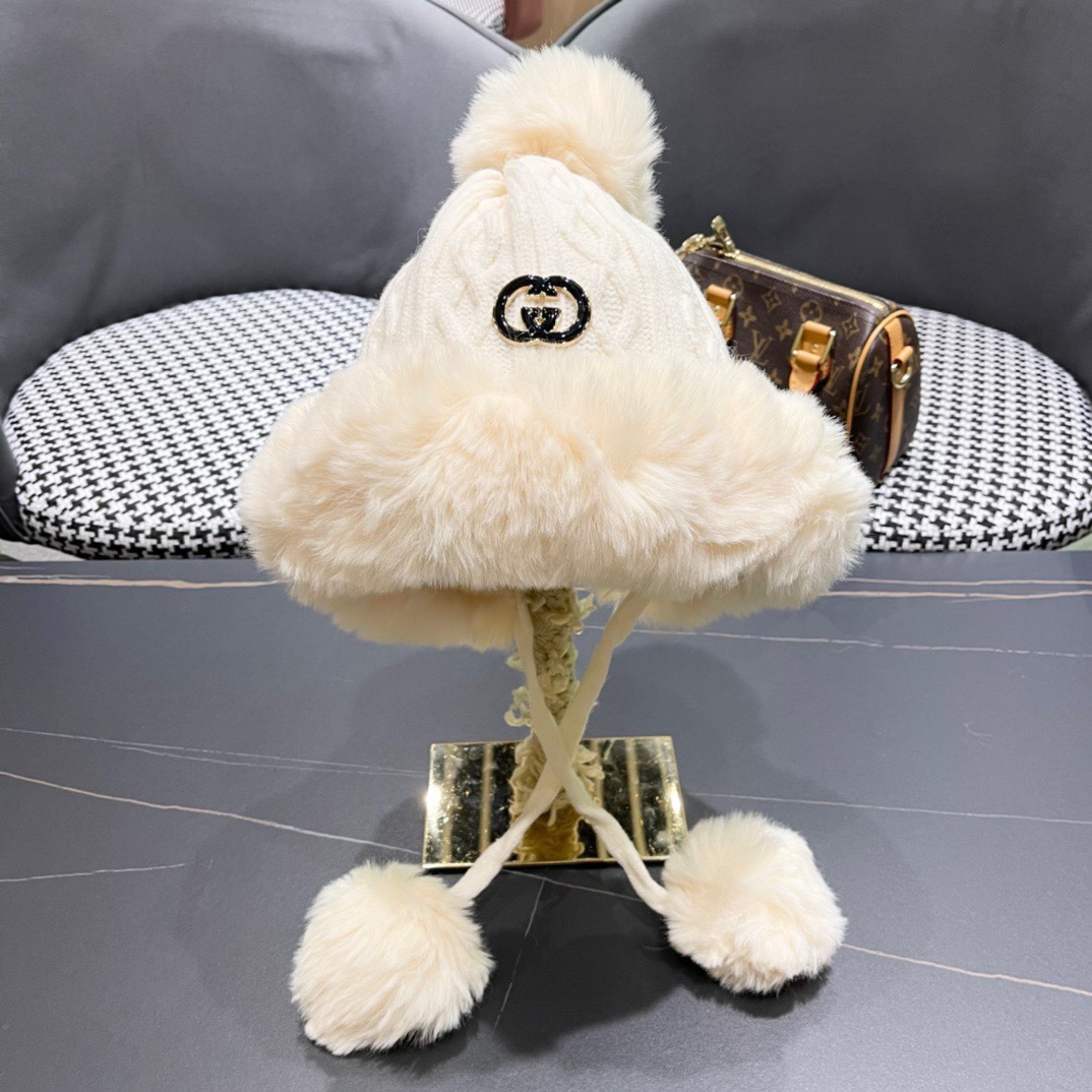 GUCCI古奇 冬季雷锋帽女韩版潮百搭可爱毛球针织毛线帽加绒保暖时尚护耳帽子