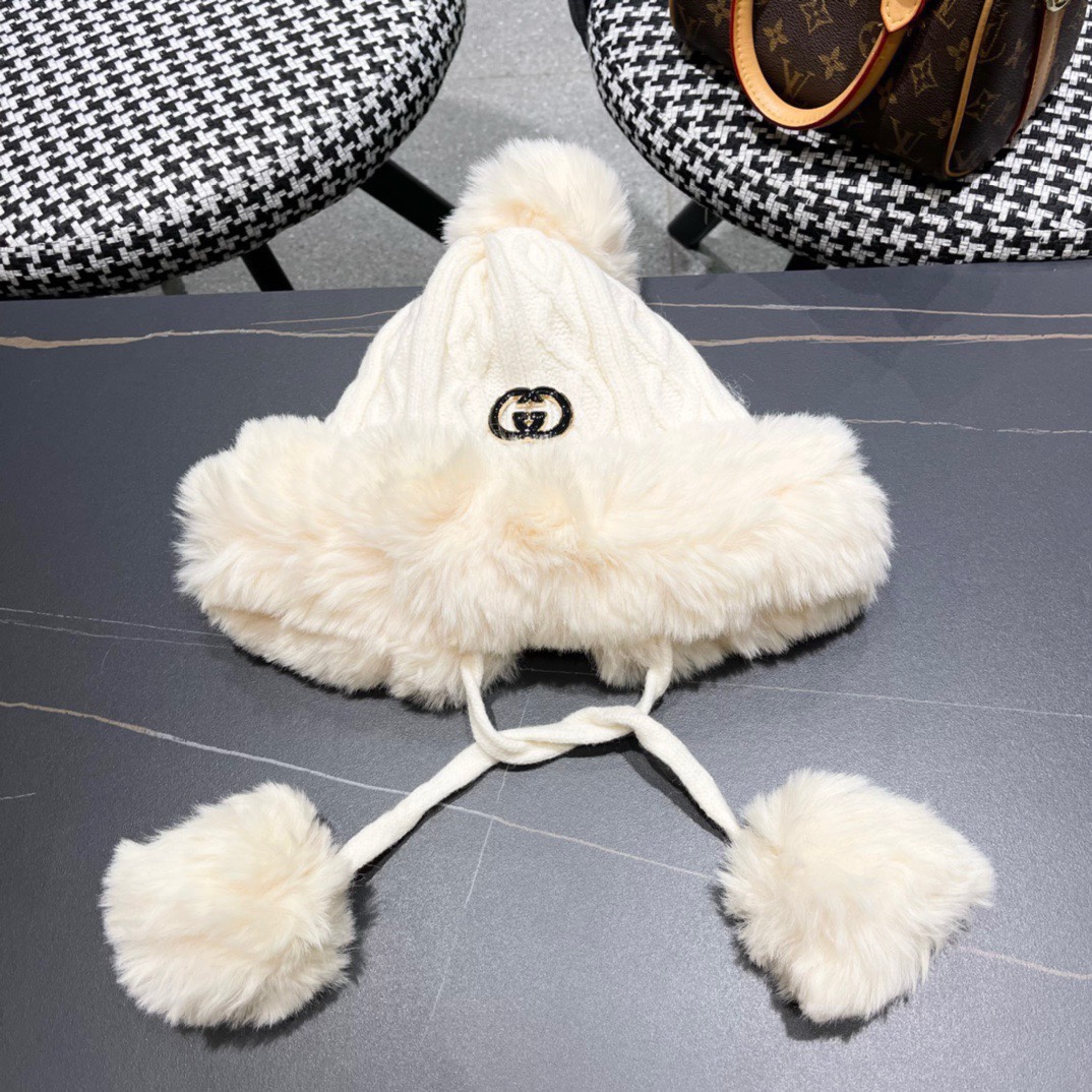 GUCCI古奇 冬季雷锋帽女韩版潮百搭可爱毛球针织毛线帽加绒保暖时尚护耳帽子