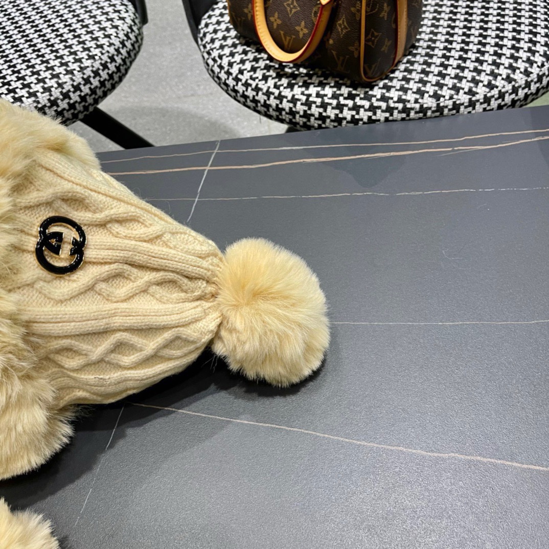 GUCCI古奇 冬季雷锋帽女韩版潮百搭可爱毛球针织毛线帽加绒保暖时尚护耳帽子