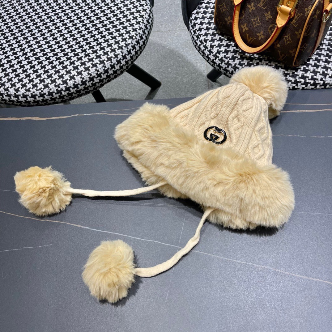 GUCCI古奇 冬季雷锋帽女韩版潮百搭可爱毛球针织毛线帽加绒保暖时尚护耳帽子