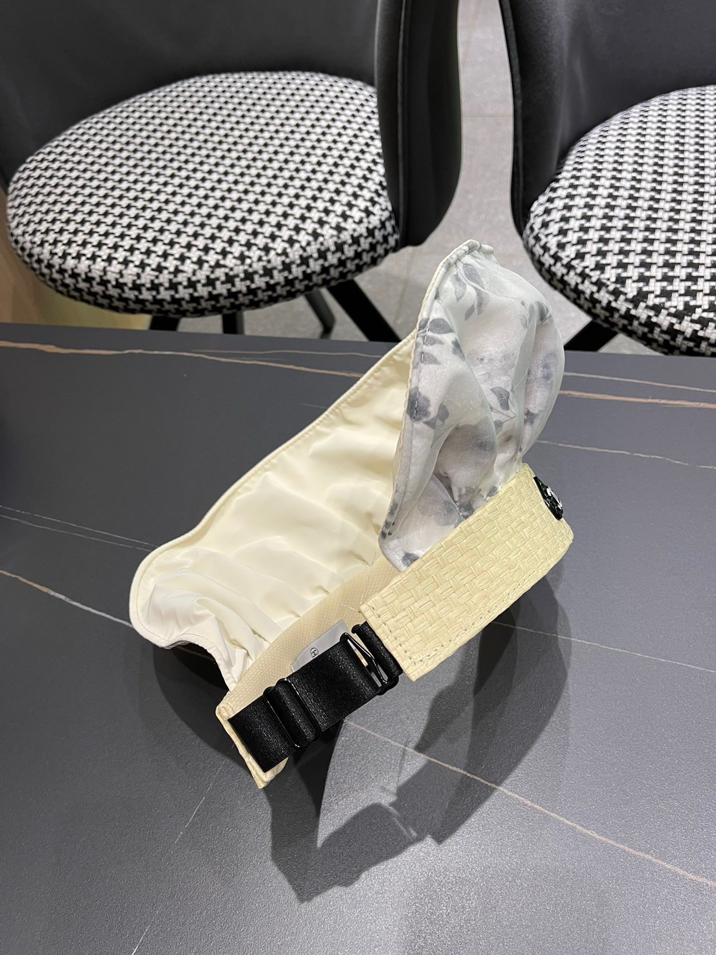   香奈儿新款夏季新款直播爆款遮阳帽空顶帽，大牌出货，好搭！出街必备