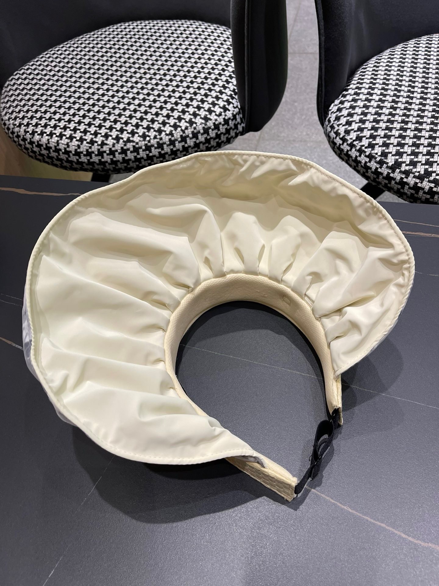   香奈儿新款夏季新款直播爆款遮阳帽空顶帽，大牌出货，好搭！出街必备