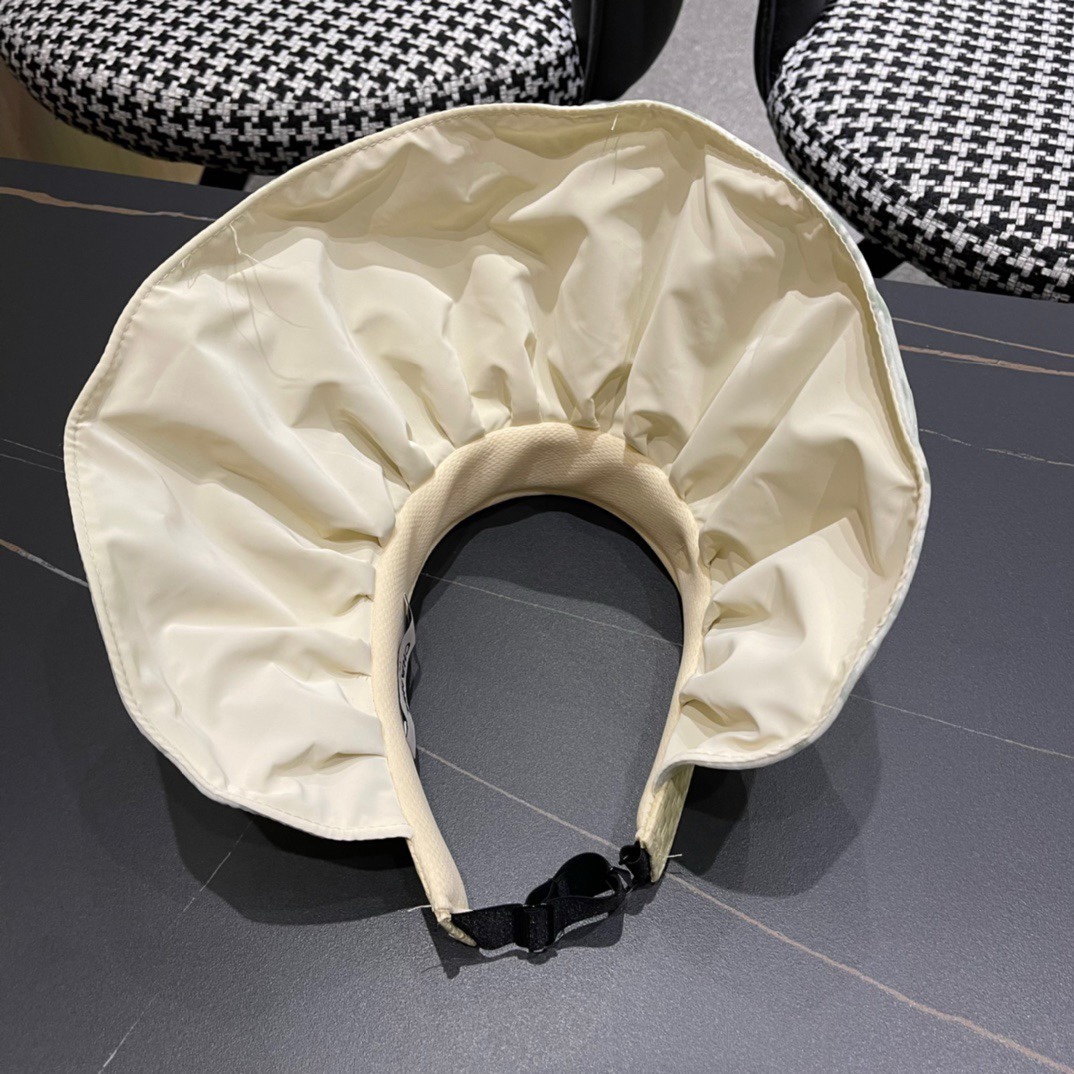   香奈儿新款夏季新款直播爆款遮阳帽空顶帽，大牌出货，好搭！出街必备