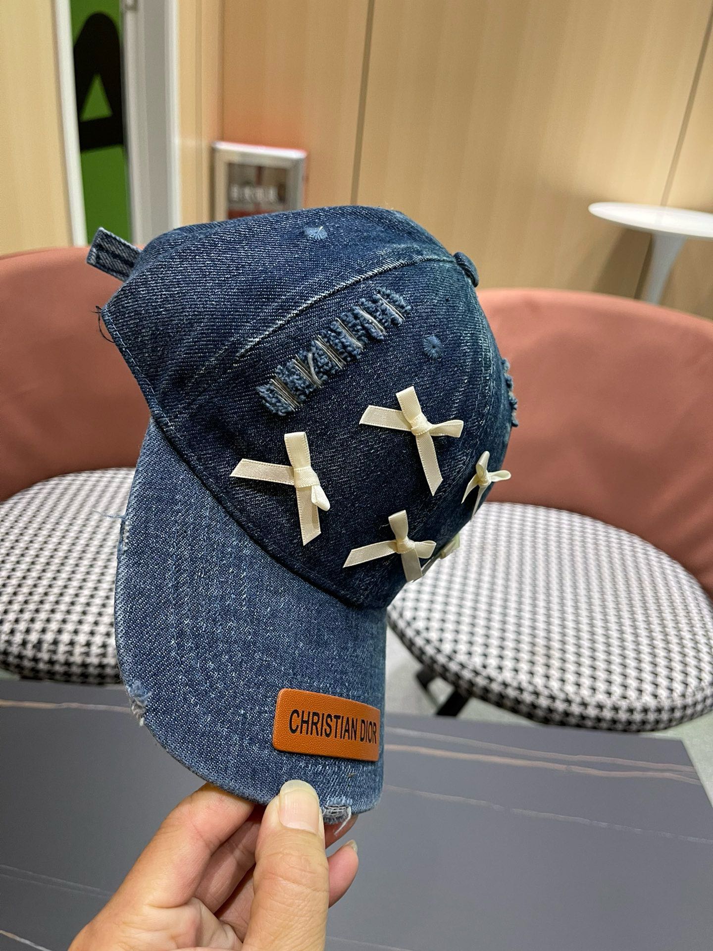 ，dior(迪奥)新款牛仔棒球帽， 轻盈透气！质量超赞，基础头围56，贴片可调节。