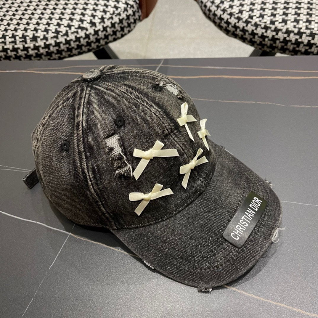 ，dior(迪奥)新款牛仔棒球帽， 轻盈透气！质量超赞，基础头围56，贴片可调节。