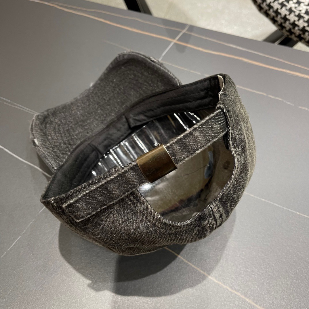 ，dior(迪奥)新款牛仔棒球帽， 轻盈透气！质量超赞，基础头围56，贴片可调节。