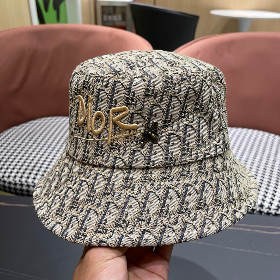  Dior 迪奥 新款原单渔夫帽， 精致純也格调很有感觉，很酷很时尚，专柜断货热门，质量超赞