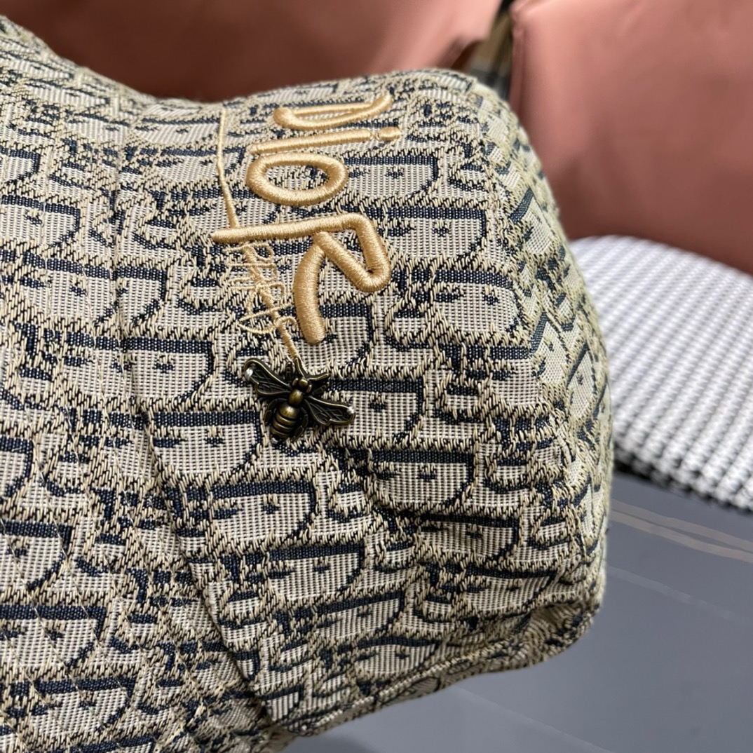  Dior 迪奥 新款原单渔夫帽， 精致純也格调很有感觉，很酷很时尚，专柜断货热门，质量超赞