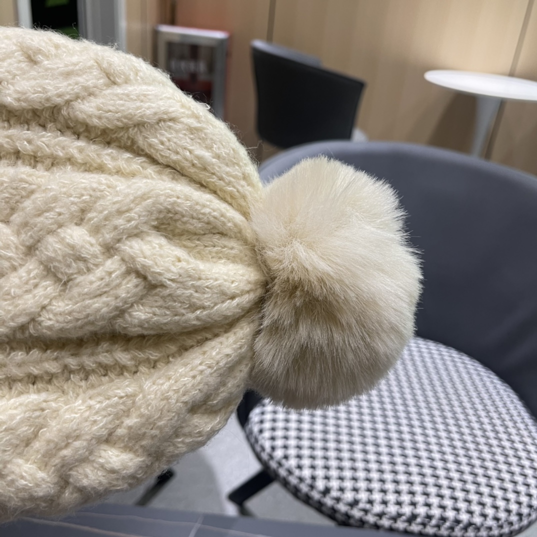  巴黎世家 秋冬新款大牌同款针织毛线帽均码，出街超好搭配！