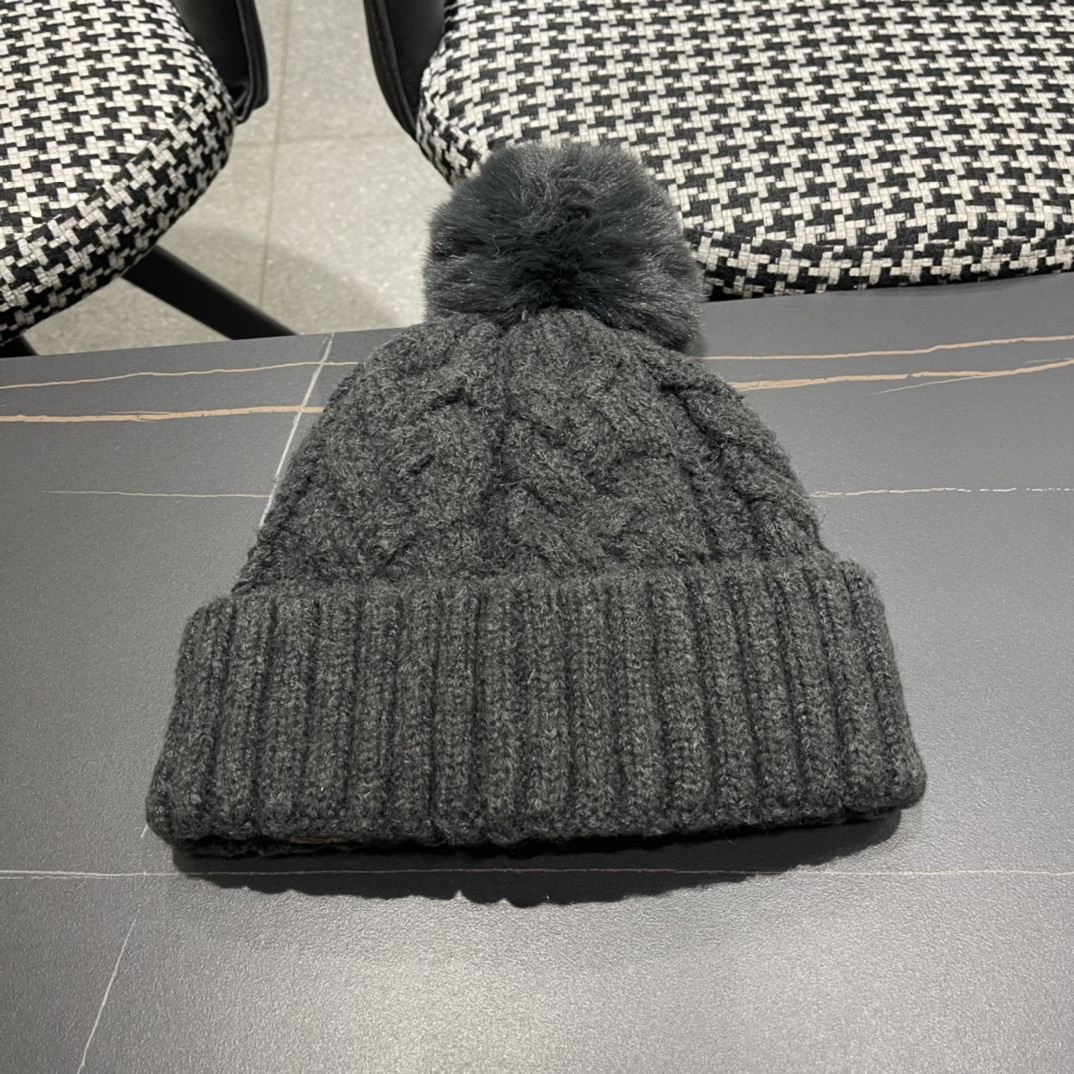  巴黎世家 秋冬新款大牌同款针织毛线帽均码，出街超好搭配！