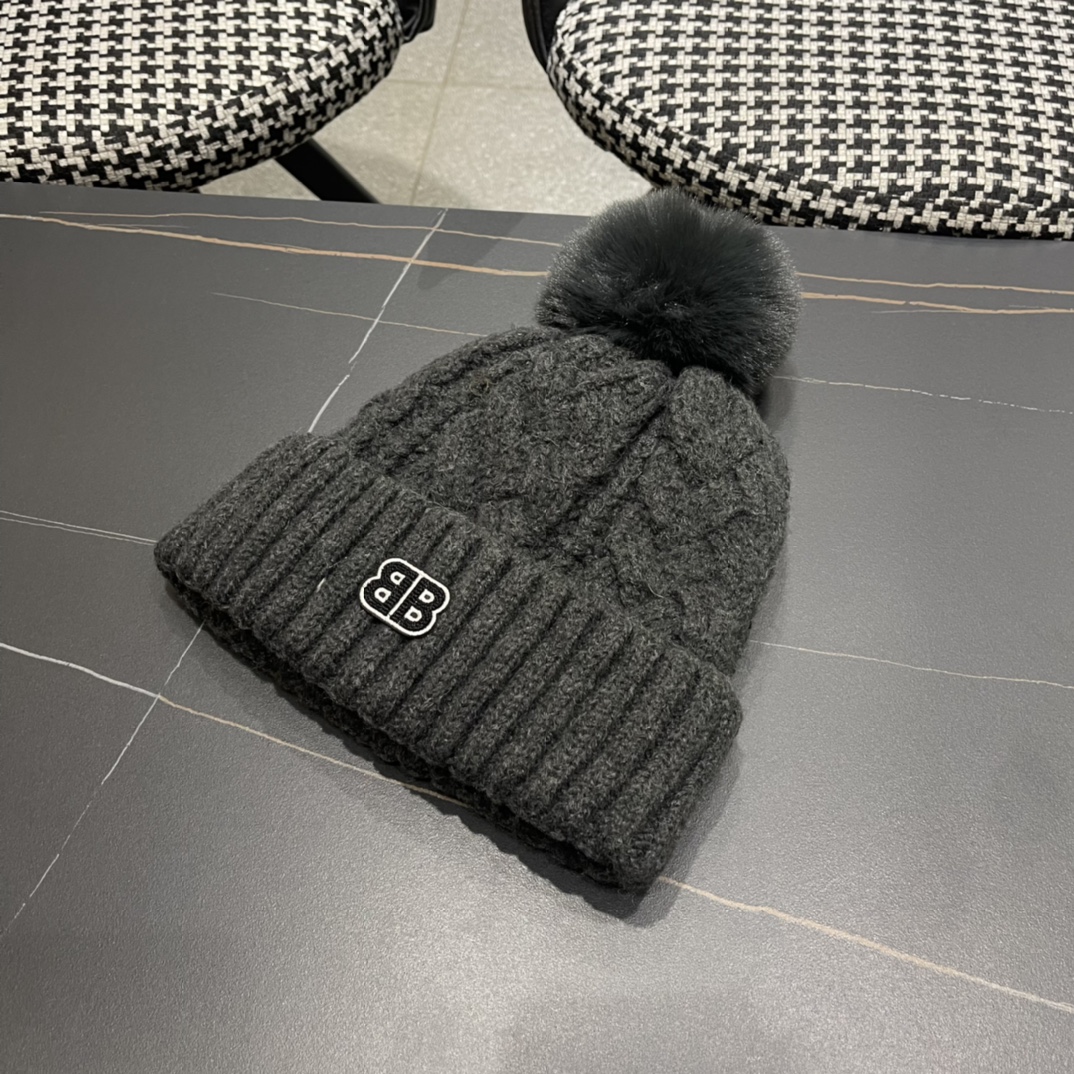  巴黎世家 秋冬新款大牌同款针织毛线帽均码，出街超好搭配！