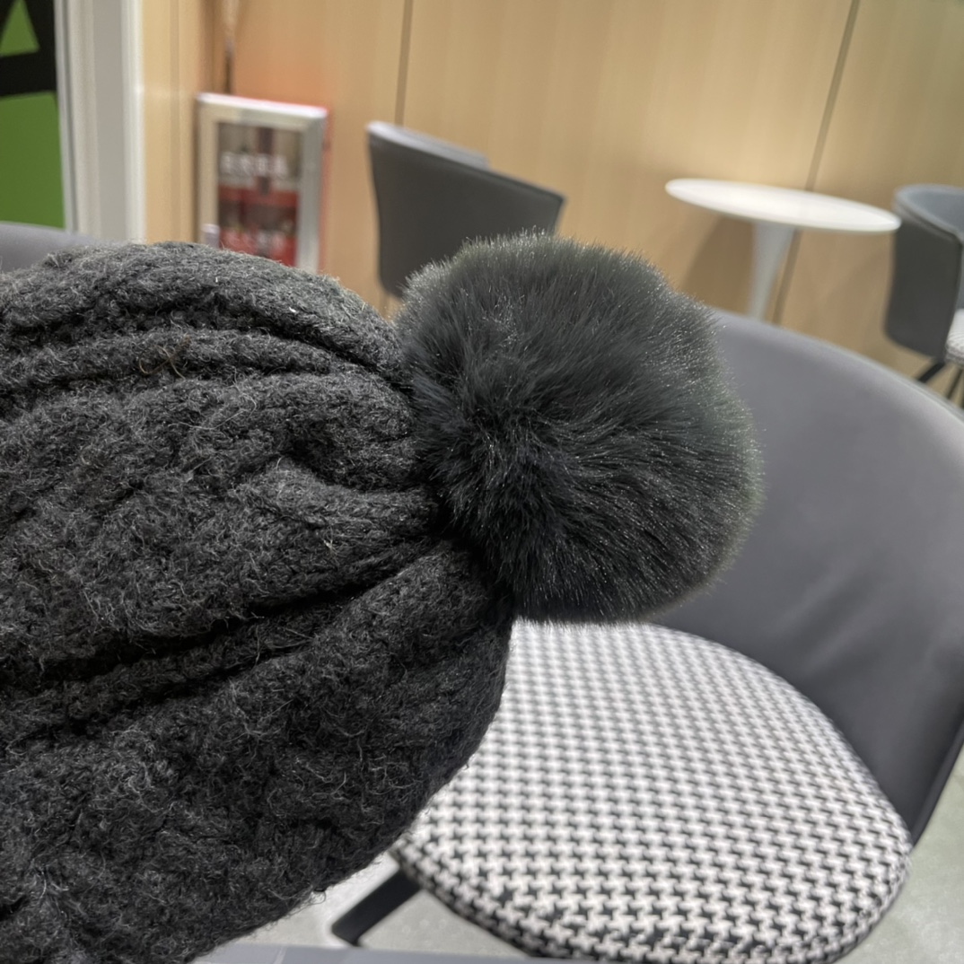  巴黎世家 秋冬新款大牌同款针织毛线帽均码，出街超好搭配！