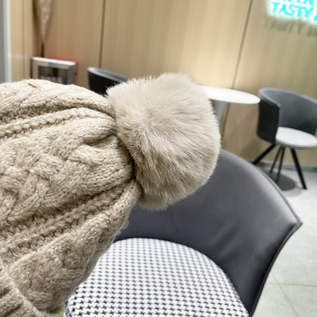  巴黎世家 秋冬新款大牌同款针织毛线帽均码，出街超好搭配！