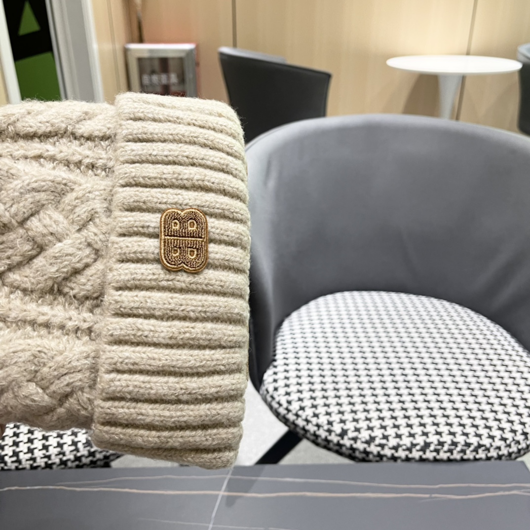  巴黎世家 秋冬新款大牌同款针织毛线帽均码，出街超好搭配！