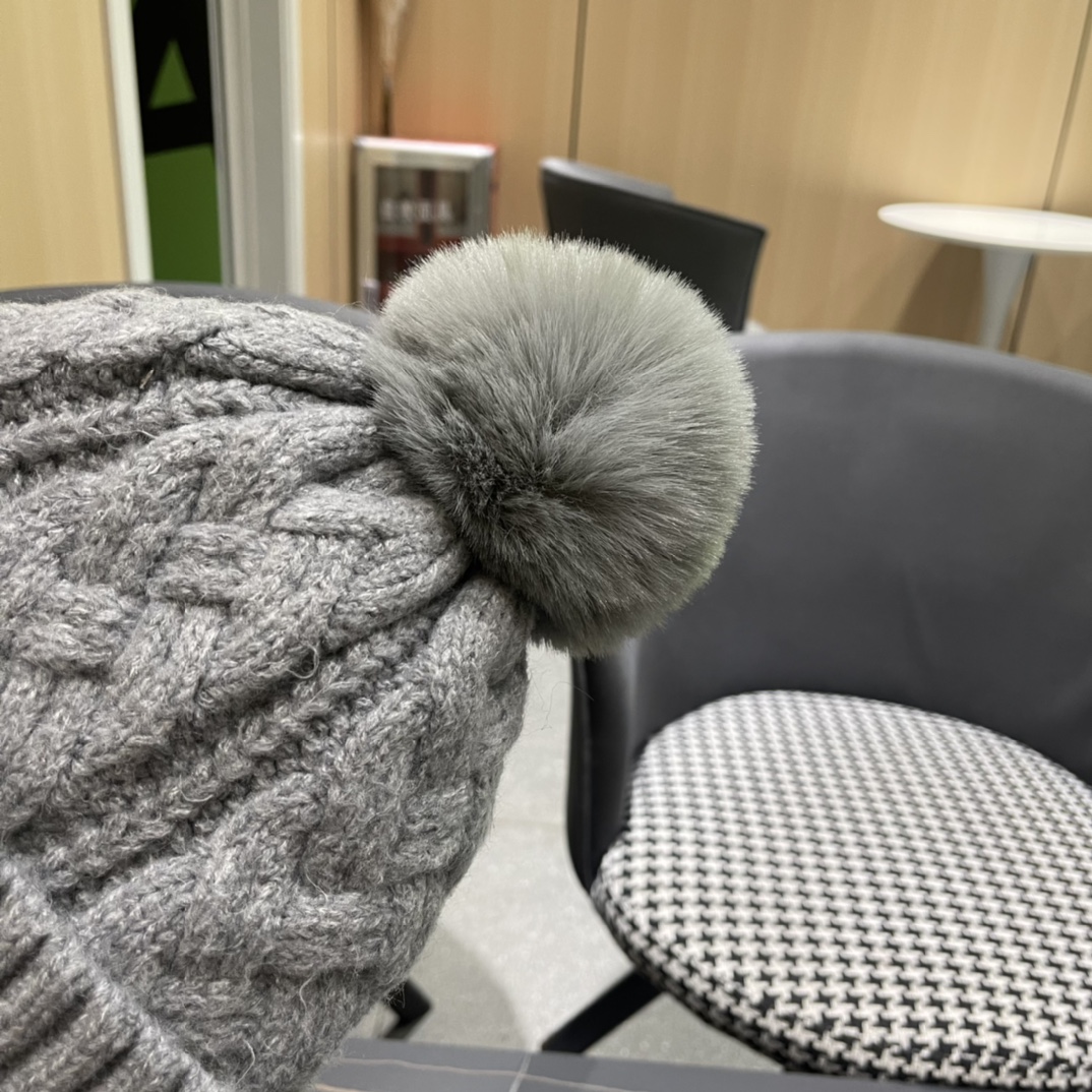  巴黎世家 秋冬新款大牌同款针织毛线帽均码，出街超好搭配！