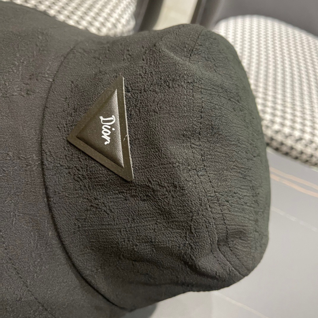   Dior 迪奥 2024春新款渔夫帽， 精致純也格调很有感觉，很酷很时尚，质量超赞