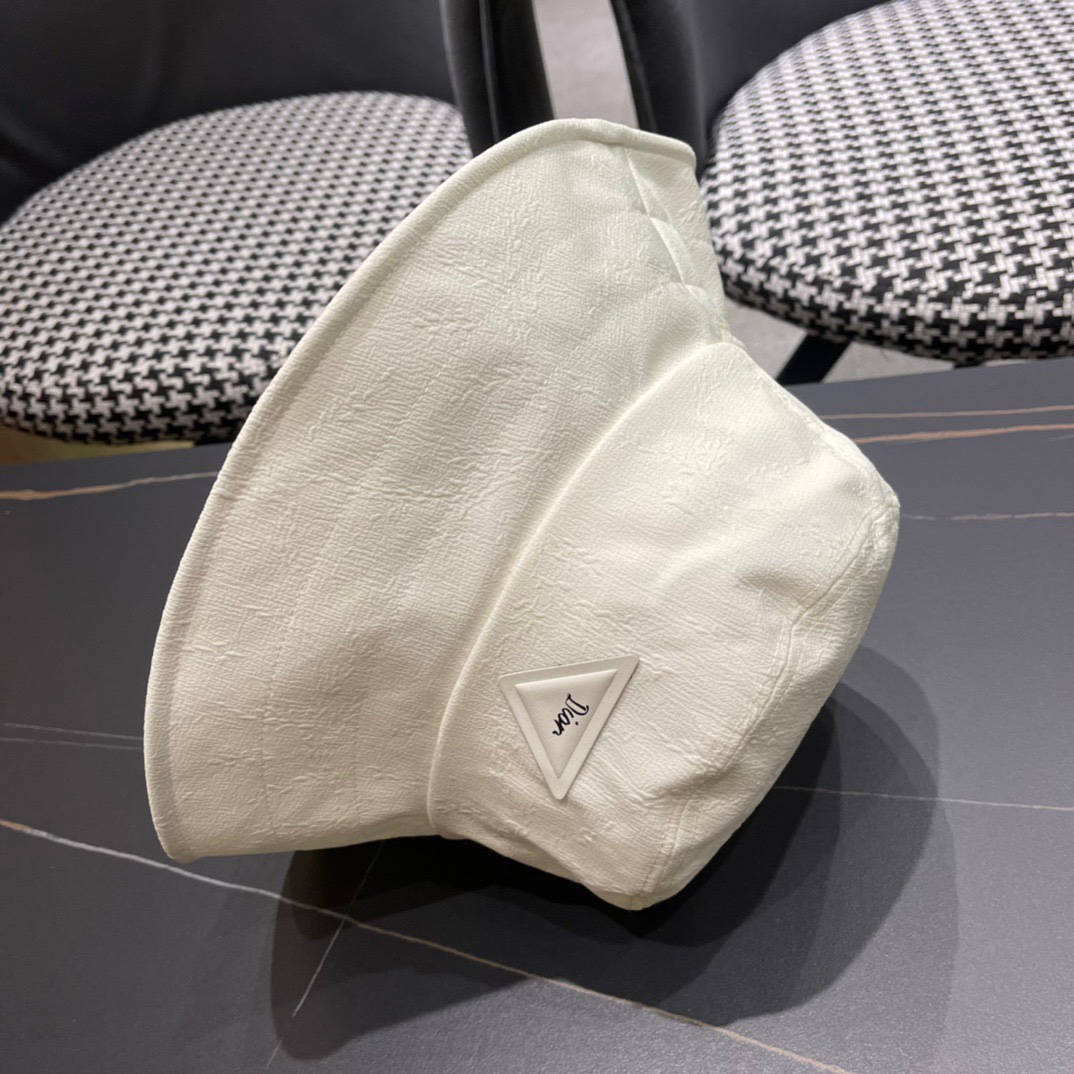   Dior 迪奥 2024春新款渔夫帽， 精致純也格调很有感觉，很酷很时尚，质量超赞