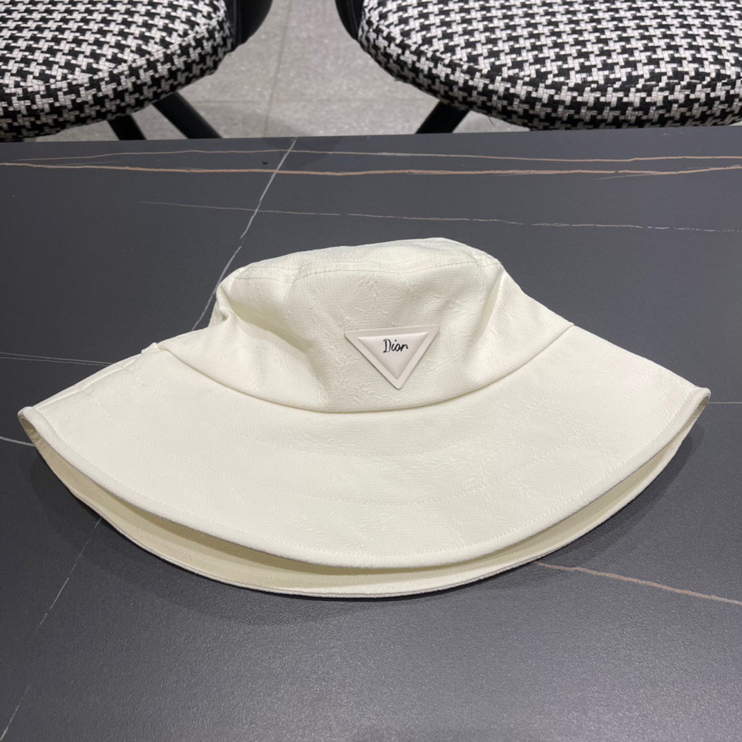   Dior 迪奥 2024春新款渔夫帽， 精致純也格调很有感觉，很酷很时尚，质量超赞