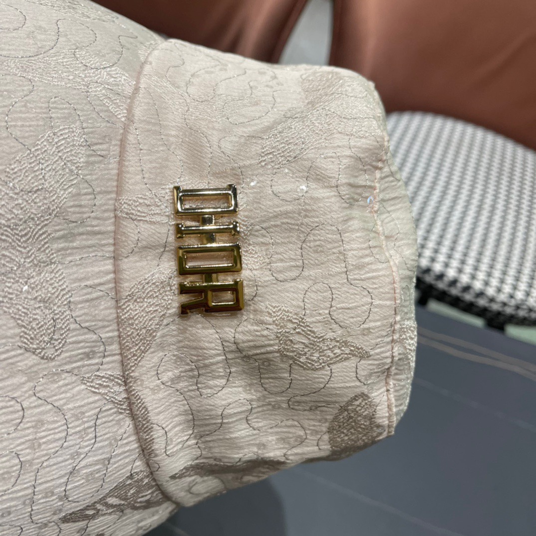 
Dior(迪奥)2024新款渔夫帽， 精致純也格调很有感觉，很酷很时尚，质量超赞