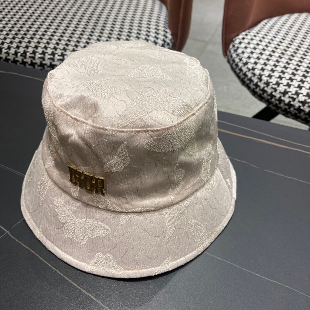 
Dior(迪奥)2024新款渔夫帽， 精致純也格调很有感觉，很酷很时尚，质量超赞