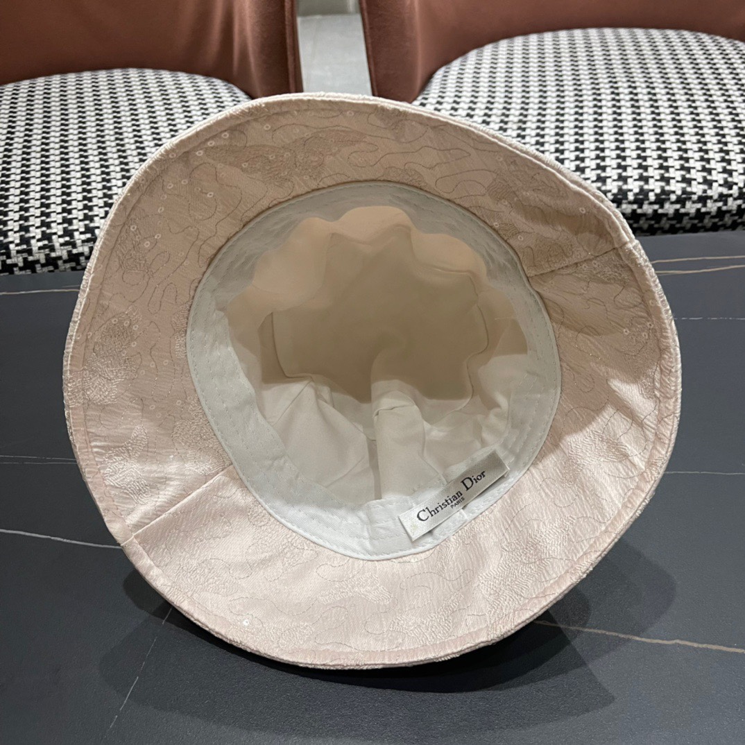 
Dior(迪奥)2024新款渔夫帽， 精致純也格调很有感觉，很酷很时尚，质量超赞