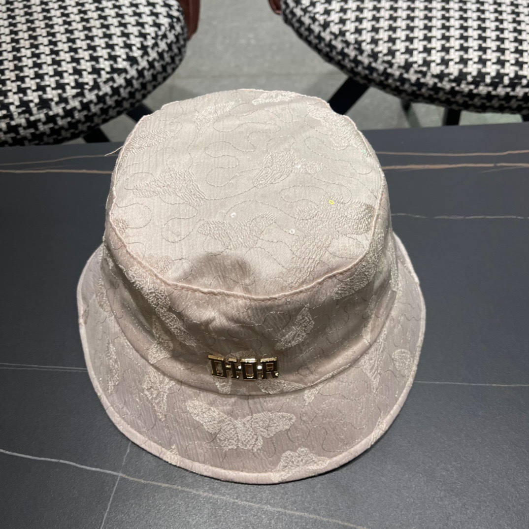 
Dior(迪奥)2024新款渔夫帽， 精致純也格调很有感觉，很酷很时尚，质量超赞